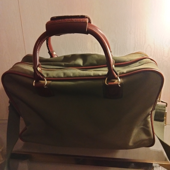BB MEN GREEN CANVAS TRAVEL BAG $22. - Picture 2 of 13